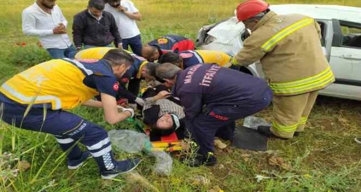 Mardin’de kontrolden çıkan otomobil takla attı: 2 yaralı