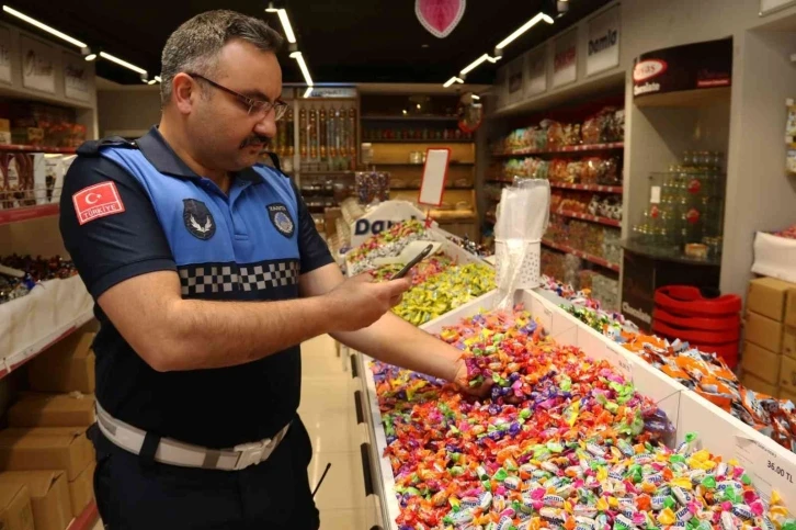 Marketlerde tatlı ve şeker denetimi
