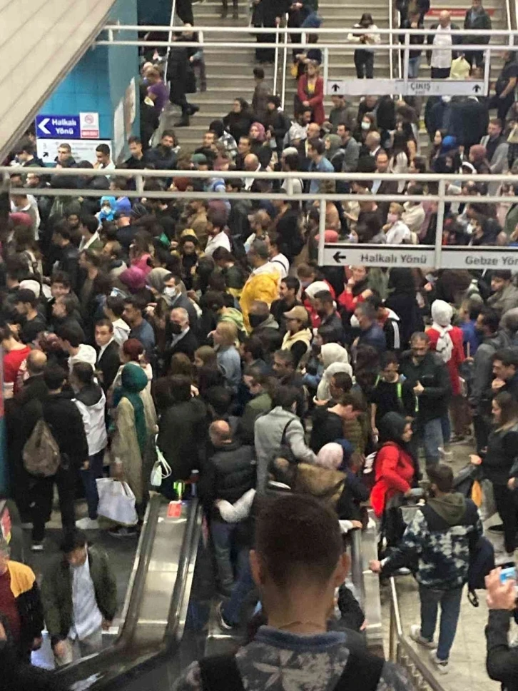 Marmaray’da arıza yoğunluğa neden oldu, vatandaşlar isyan etti
