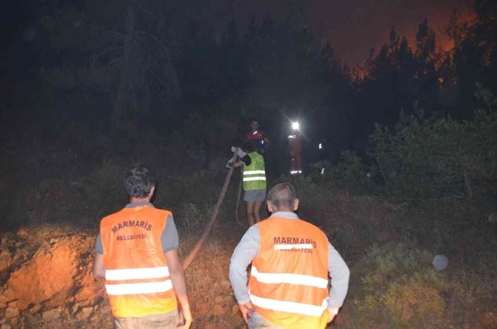 Marmaris Belediyesi yangında var gücü ile sahada
