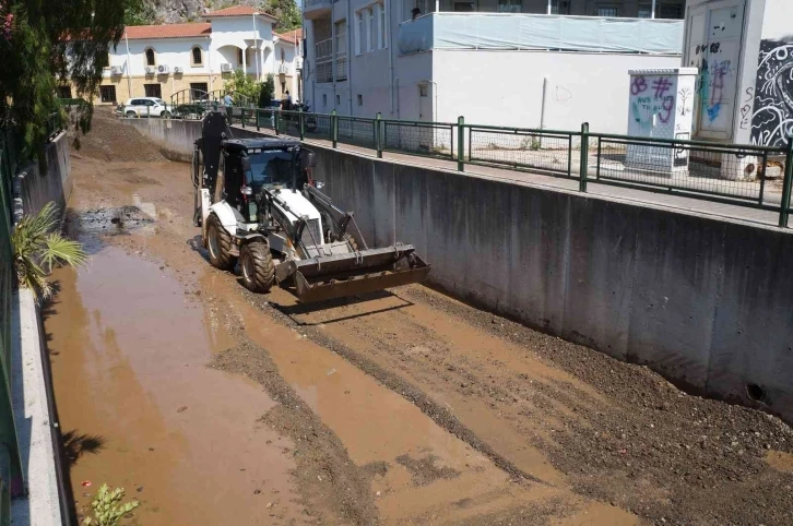 Marmaris Maksim dere yatağında çalımalar sürüyor
