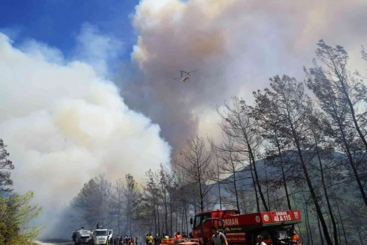 Marmaris’te alevlerle mücadele 7 saattir devam ediyor
