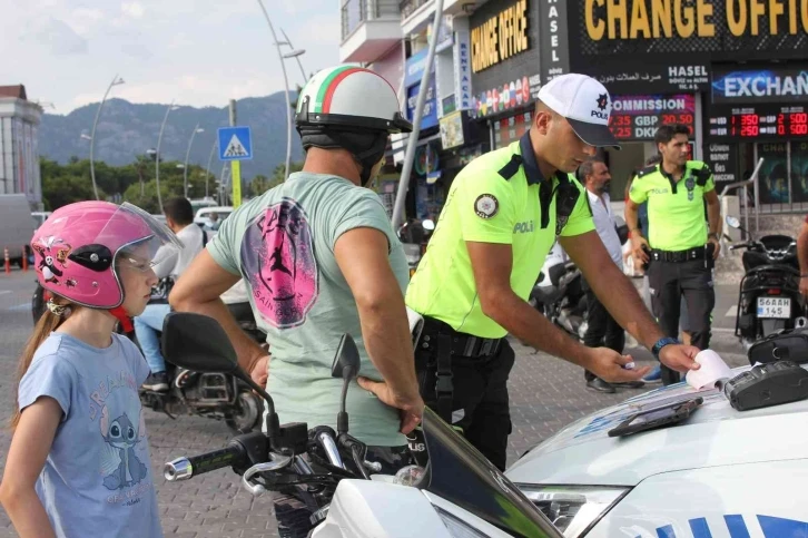 Marmaris’te kask takmayanlara 2 saat içinde 100 bin lira ceza kesildi
