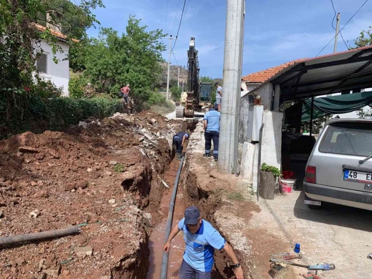 Marmaris’te Kırsal Mahallelerinin içme suyu hatları yenileniyor
