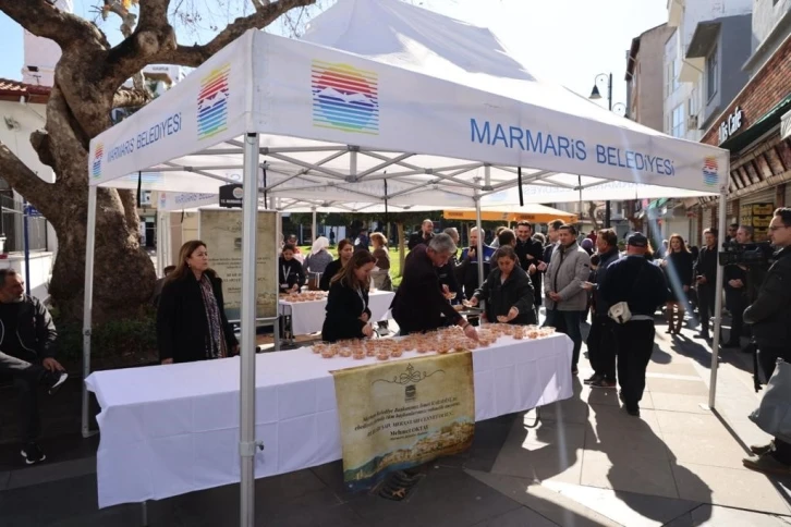 Marmaris’te merhum başkanlar anısına lokma dağıtıldı
