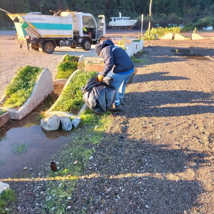 Marmaris’te merkeze uzak mahallelerde temizlik çalışmalarını sürdürüyor
