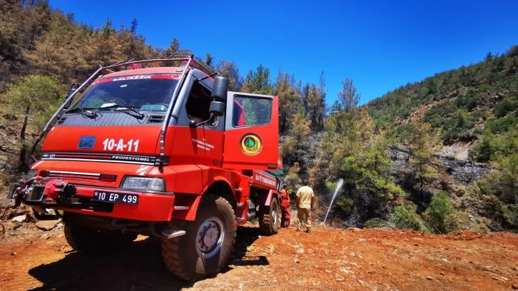 Marmaris’te yanan alanların soğutma çalışmaları devam ediyor
