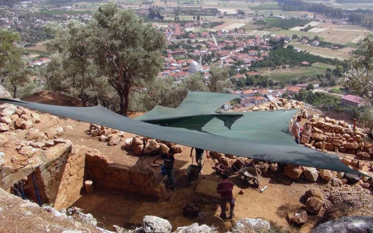 Meclis binası ve tapınak 2 bin yıl sonra gün yüzüne çıktı
