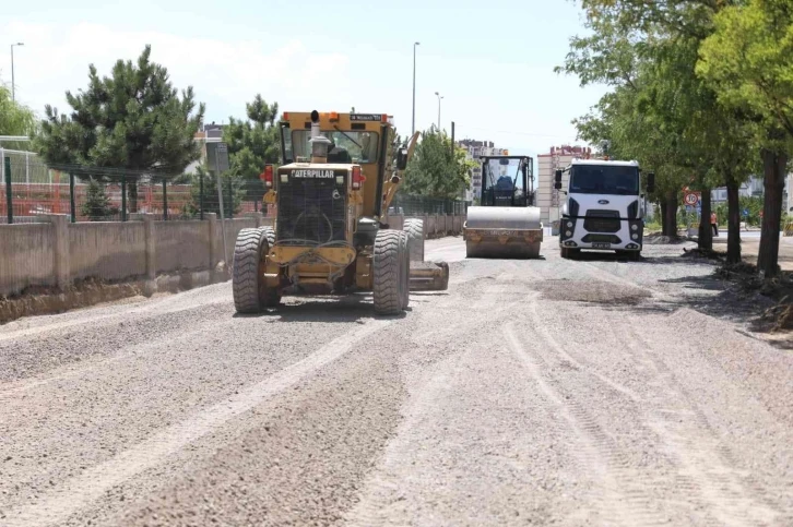 Melikgazi, asfalt yenileme çalışmaları ile daha konforlu ulaşım sunuyor
