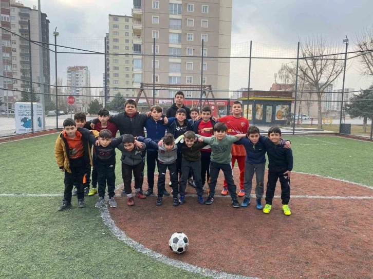 Melikgazi’nin Futbol Kursu ile Çocuklar Daha Verimli Zaman Geçiriyor
