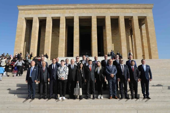 Menemen Belediyesi heyeti Ata’nın huzurunda
