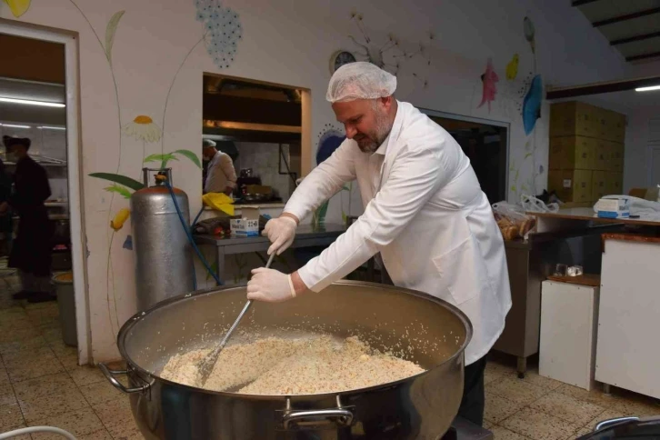 Menemen’de iftarlıklar Başkan Pehlivan’dan
