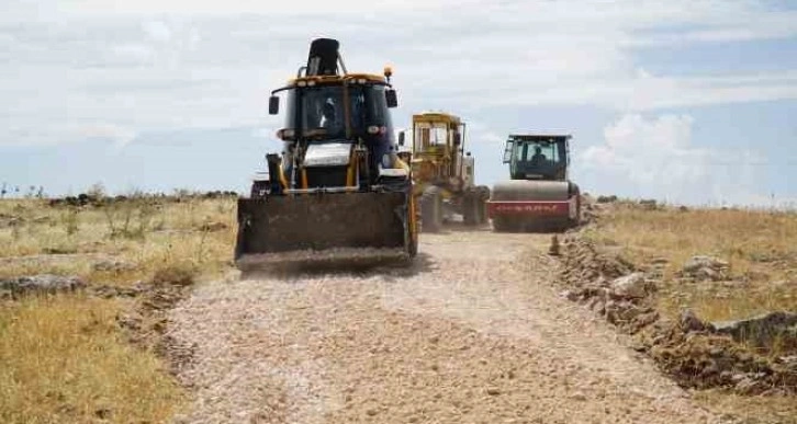 Merkez ve kırsalda yol çalışmaları devam ediyor