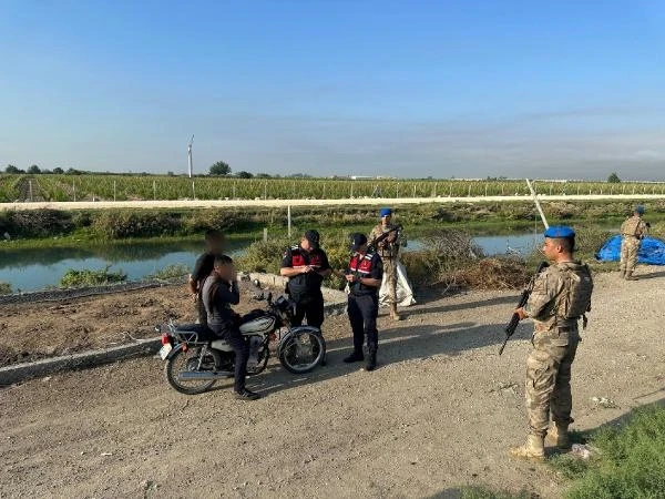 Mersin’de 12 düzensiz göçmen yakalandı