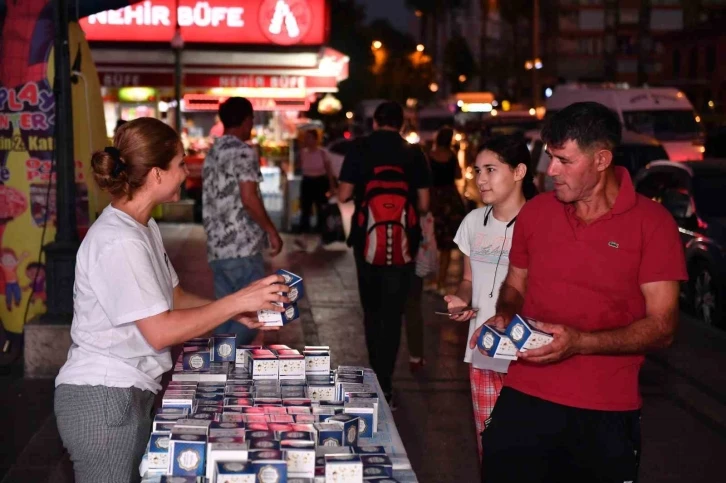 Mersin’de 15 bin kandil simidi dağıtıldı
