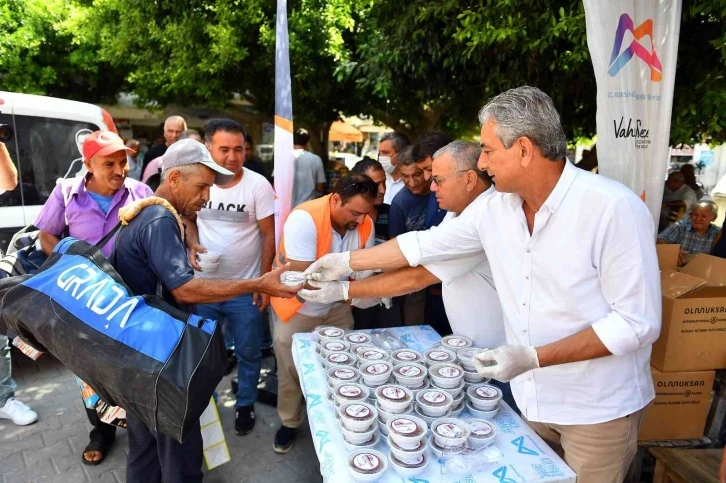 Mersin’de 20 bin paket aşure dağıtıldı
