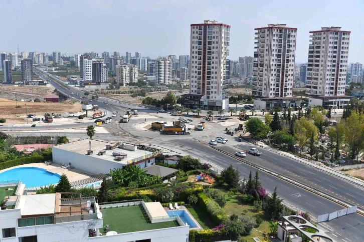 Mersin’de 36. Cadde ile 13. Cadde kesişimi trafiğe kapatıldı
