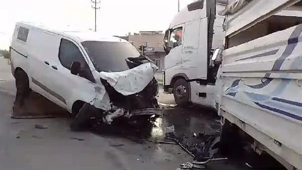 Mersin'de 4 araç çarpıştı; 7 yaralı