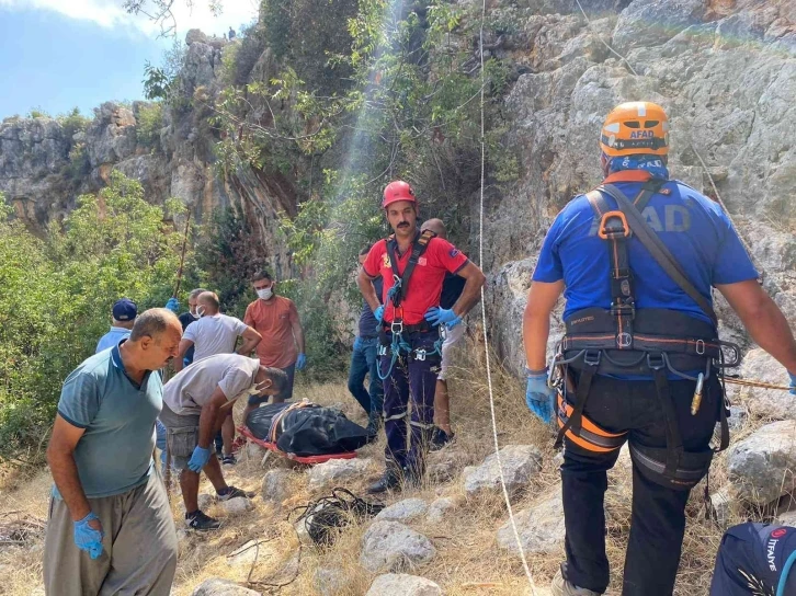 Mersin’de 70 metre uçurumdan düşen adam hayatını kaybetti
