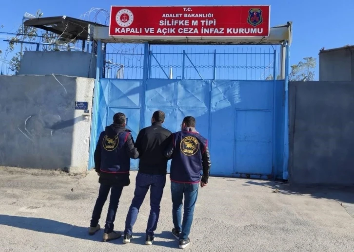 Mersin’de aranan şahıslar yakalandı 20’si tutuklandı
