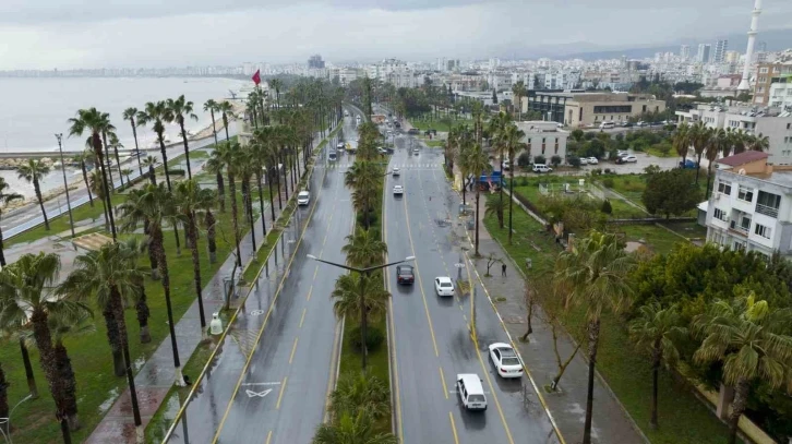 Mersin’de belediye ekipleri yağış dolayısıyla teyakkuzda
