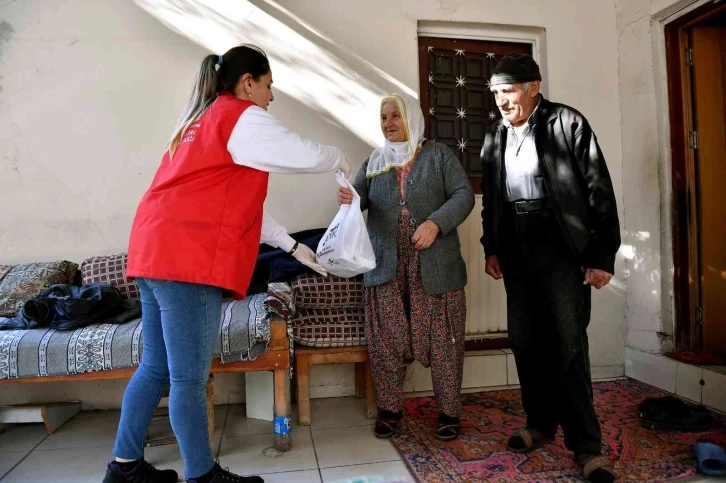 Mersin’de büyükşehir belediyesinden vatandaşa yemek desteği
