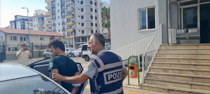 Mersin’de evden hırsızlık yapan 2 şüpheli yakalandı
