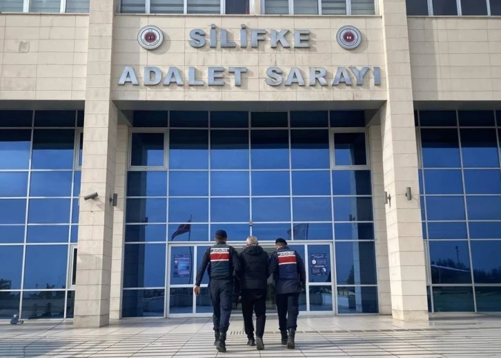 Mersin’de fuhuş yaptırdığı belirlenen şüpheli gözaltına alındı
