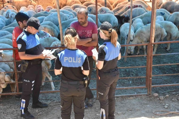 Mersin’de hayvan satıcıları dolandırıcılara karşı bilgilendiriliyor
