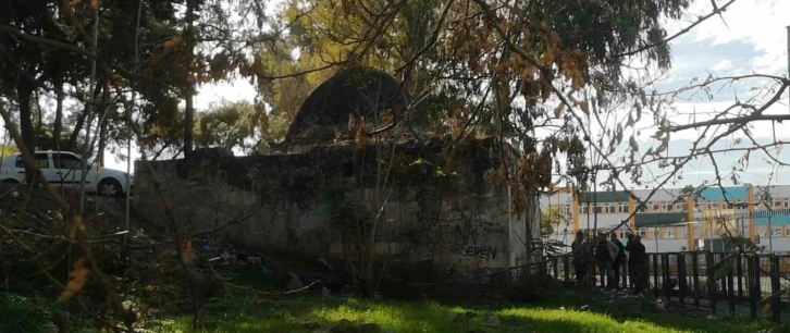 Mersin’de höyükte bıçaklanarak öldürüldü
