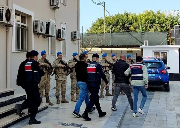 Mersin'de jandarmadan Kökünü Kurutma Operasyonu: 60 gözaltı