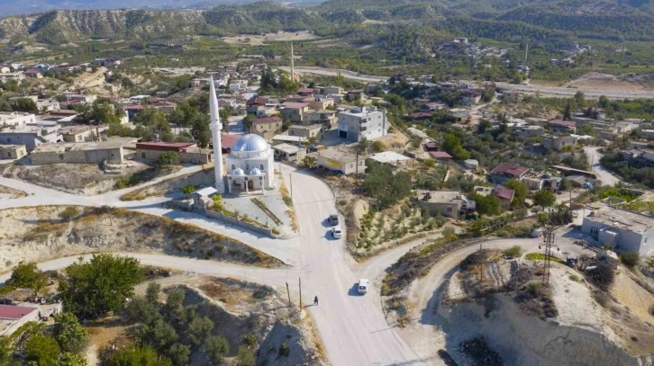 Mersin’de kırsal mahallelerde yol çalışmaları sürüyor
