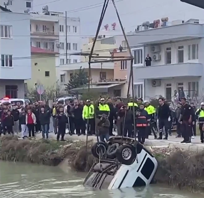 Mersin’de kontrolden çıkan araç sulama kanalına düştü, sürücü hayatını kaybetti
