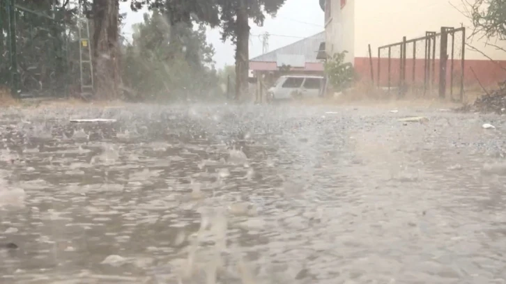 Mersin’de sağanak yağmur
