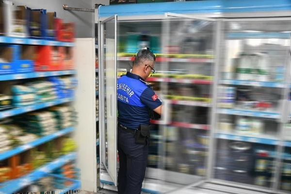 Mersin'de tarihi geçen ürünler toplanarak imha edildi