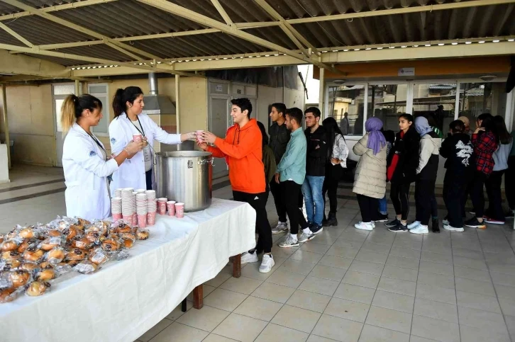 Mersin’de YKS öğrencilirine ’1 ekmek 1 çorba’ hizmeti başladı
