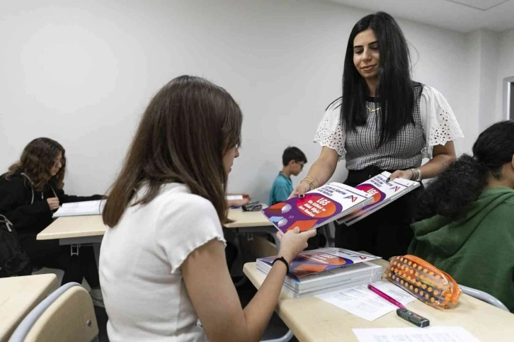 Mersin’de YKS ve LGS adaylarına ücretsiz kaynak kitap
