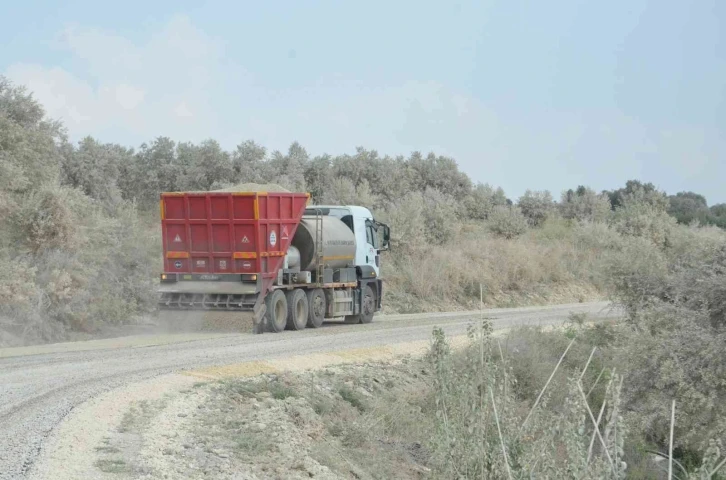 Mersin’de yol çalışmaları sürüyor
