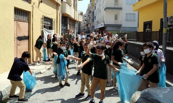 Mersin'de yüzlerce öğrenci, yaşadıkları çevreyi temizledi