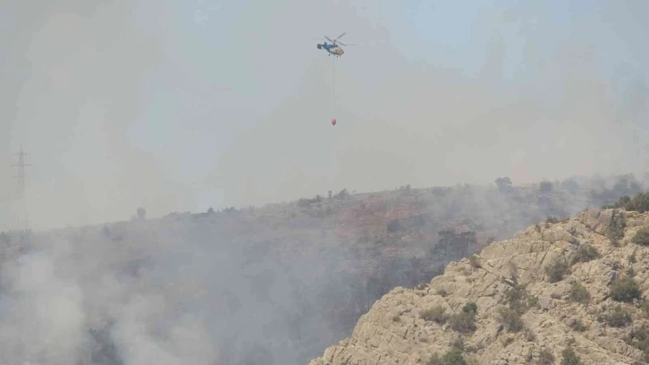 Mersin’deki orman yangınında soğutma çalışmaları sürüyor
