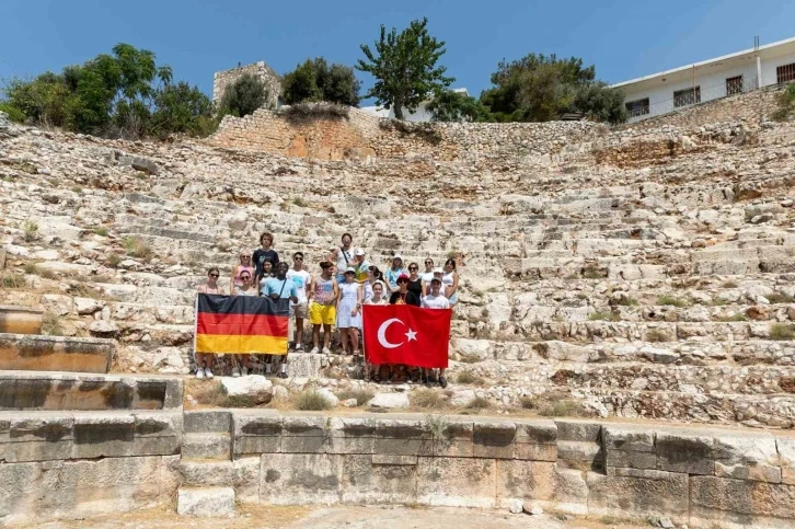 Mersin’e gelen yabancı öğrenciler kentin tarihine yolculuk yaptı
