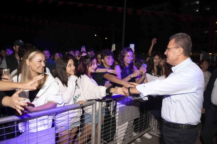 Mersin Gençlik Festivali ’Duman Konseri’ ile sona erdi
