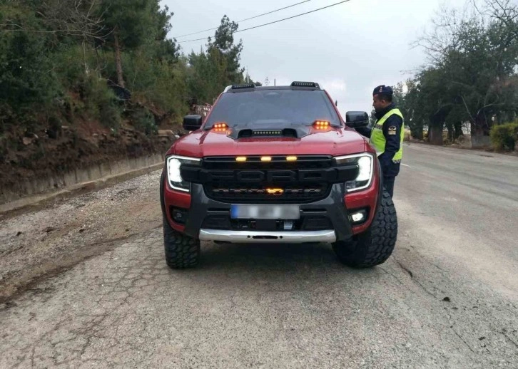 Mersin Jandarma Ekiplerinden Çakar Lamba Denetimi