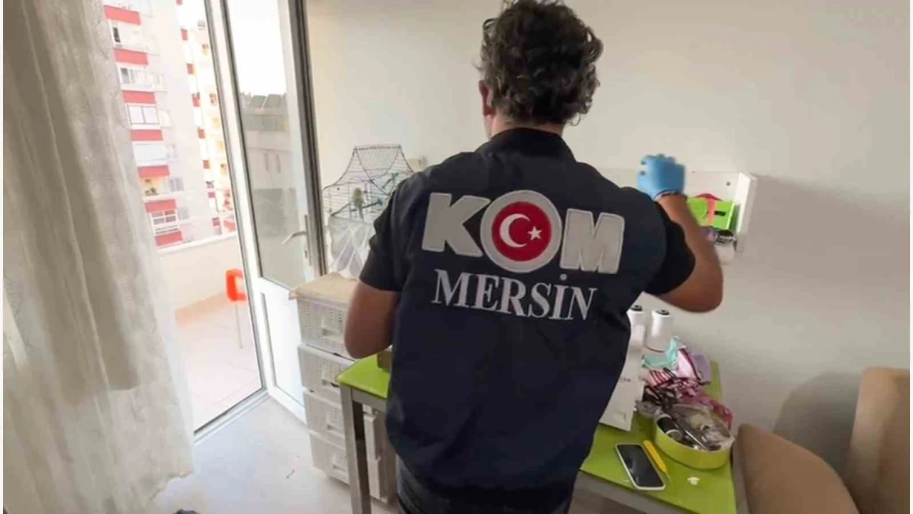 Mersin polisinden FETÖ’nün öğrenci yapılanmasına operasyon: 13 gözaltı
