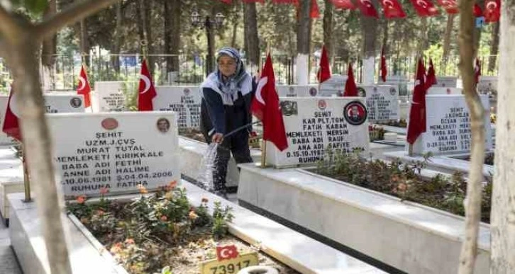 Mersin’de bayram öncesi mezarlık ve ibadethaneler temizlendi