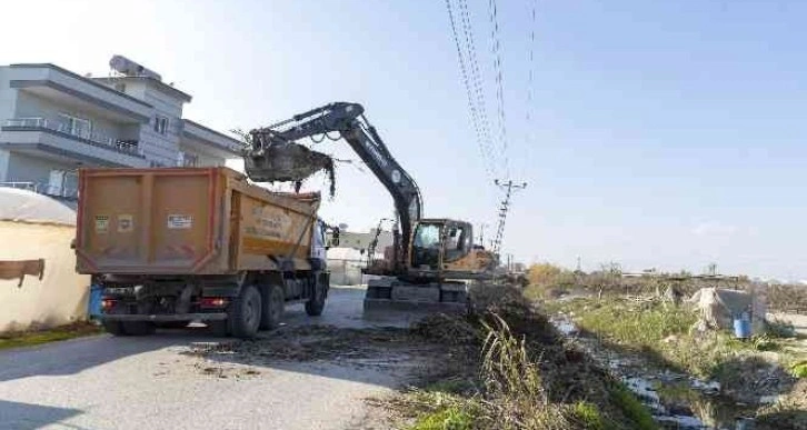 Mersin’de tehlike arz eden atıklar toplanıyor