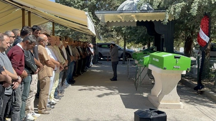 Mersin'deki trafik kazasında hayatını kaybeden 4 kişi Konya'da defnedildi