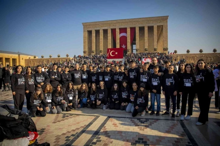 Mersinli öğrenciler ilk kez Anıtkabir’i ziyaret etti
