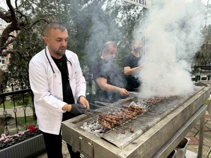 Meşhur Ciğerci Ali Koçak Ramazan Ayında Yardımlaşma ve Dayanışma Ruhunu Yaşatıyor