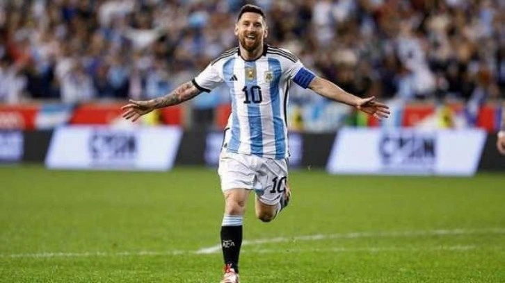 Messi, Ronaldo'nun rekorunu tarihe gömdü!